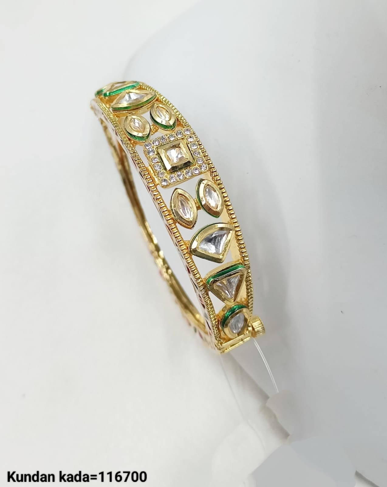 Traditional Pachi Kundan Bracelet with Intricate Detailing